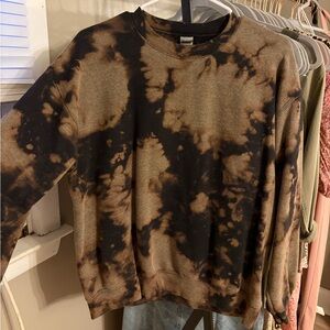 Gildan Women's Brown and Black Tie-Dye Sweatshirt